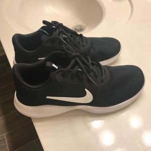 Nike flex tennis shoes